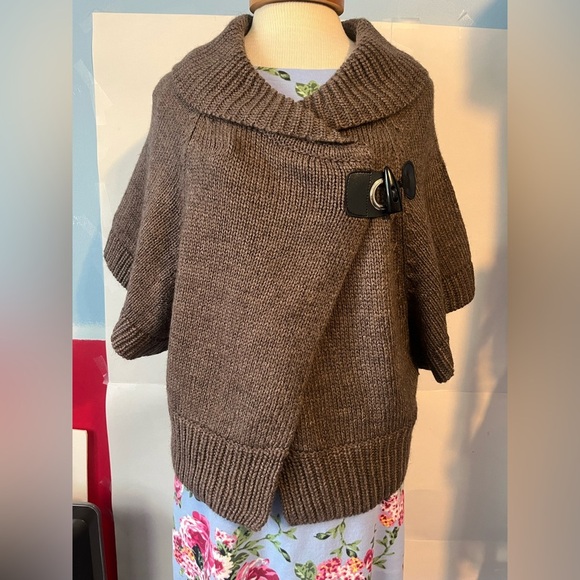 💖Host Pick💖 BCBGMax Azria NWT wool-blend poncho sweater - Picture 2 of 10